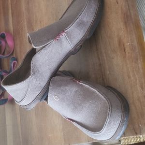 NWOT Mens size 12 casual shoe OluKai